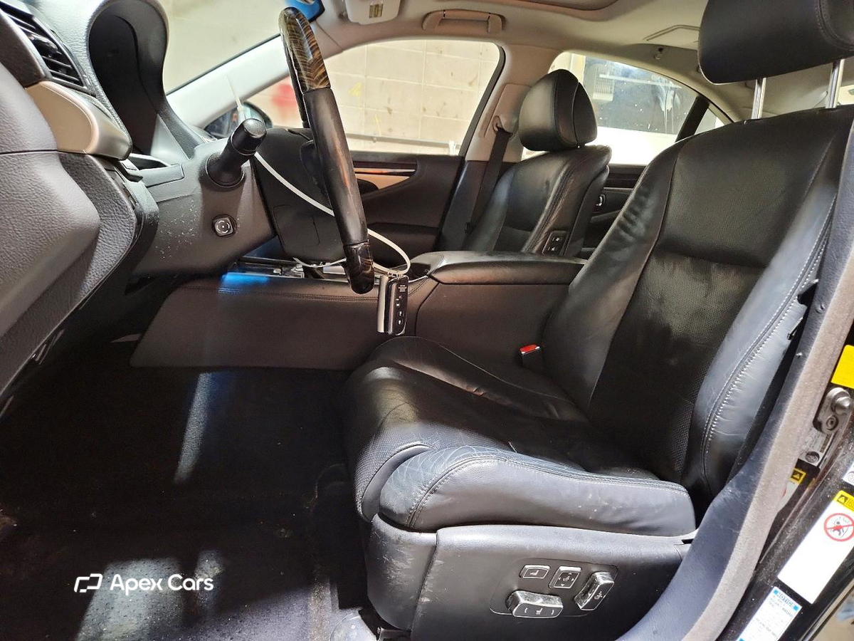 Lexus LS 2015