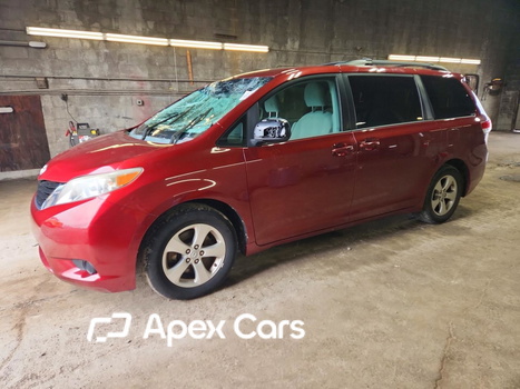 Toyota Sienna 2014 - Image 1 of 5