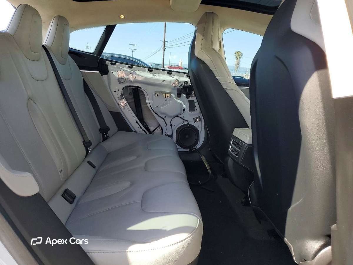 Tesla Model S 2015