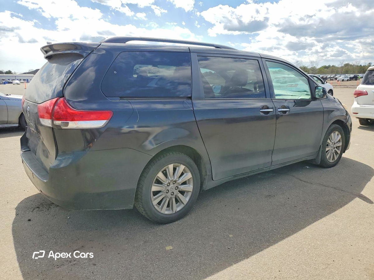 Toyota Sienna 2013