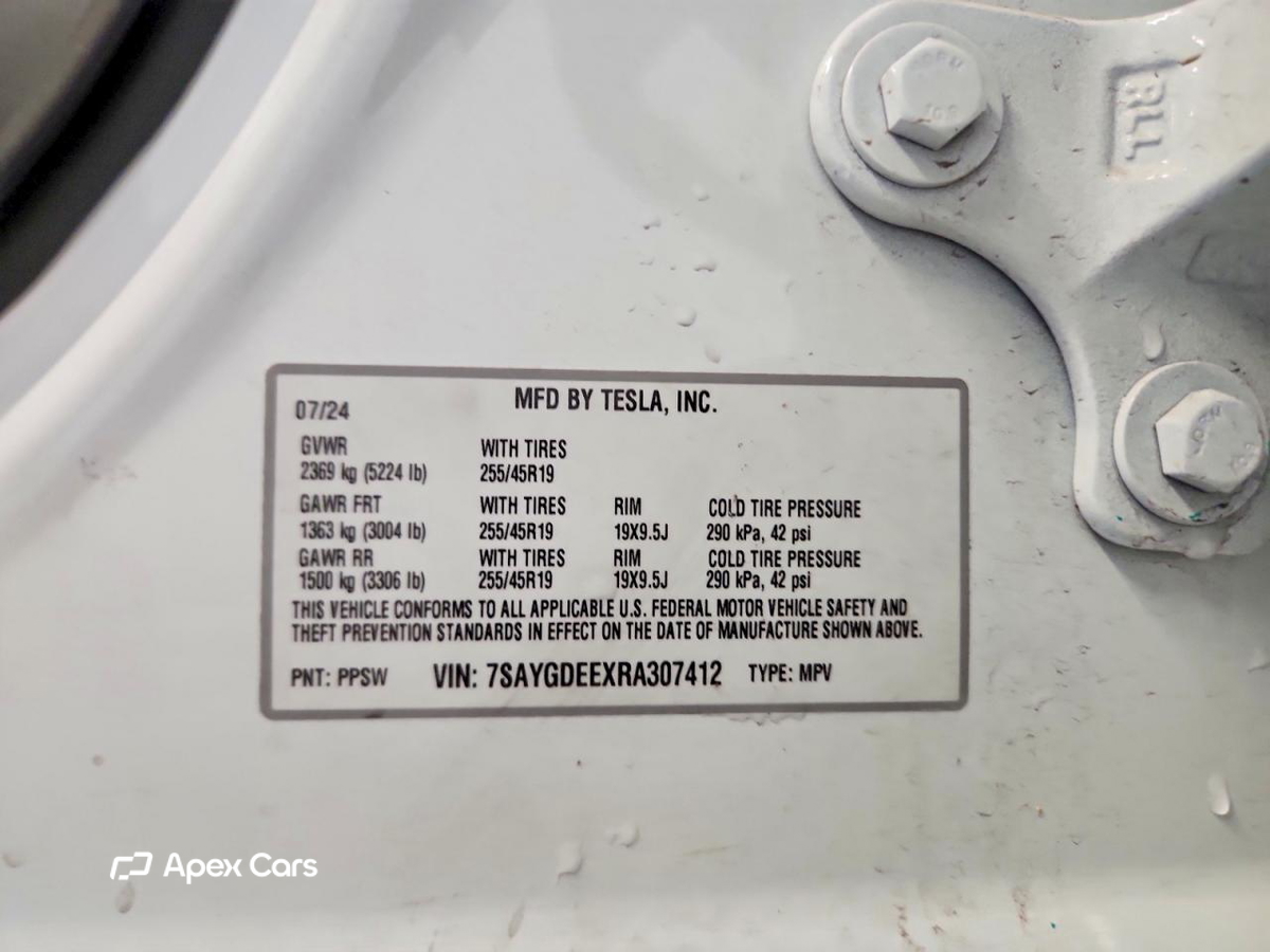 Tesla Model Y 2024