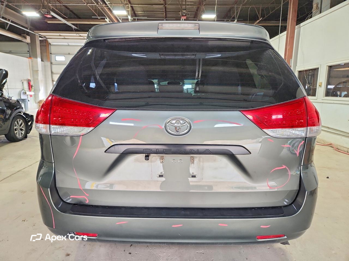 Toyota Sienna 2012