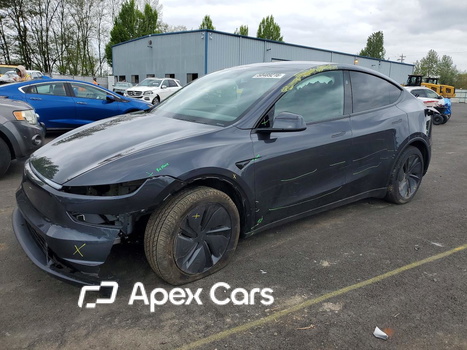 Tesla Model Y 2026 - Image 1 of 13