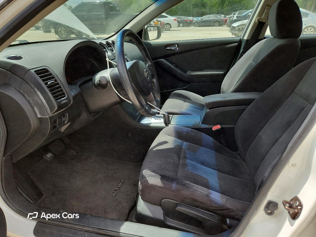 Nissan Altima 2010