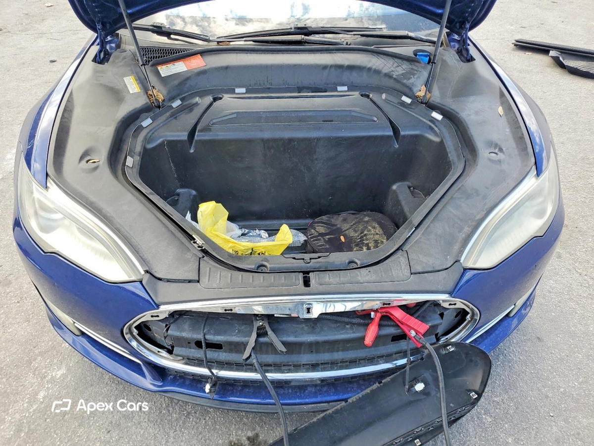 Tesla Model S 2015
