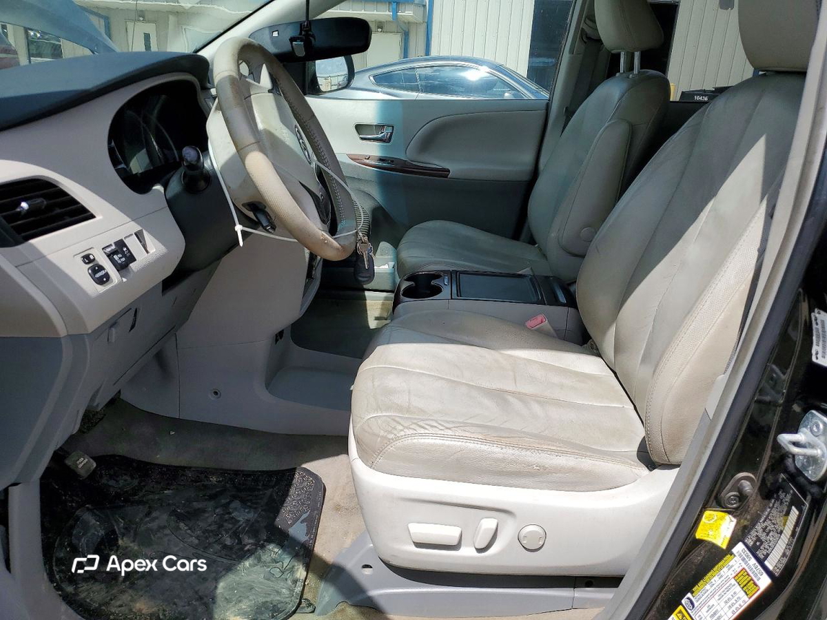 Toyota Sienna 2012
