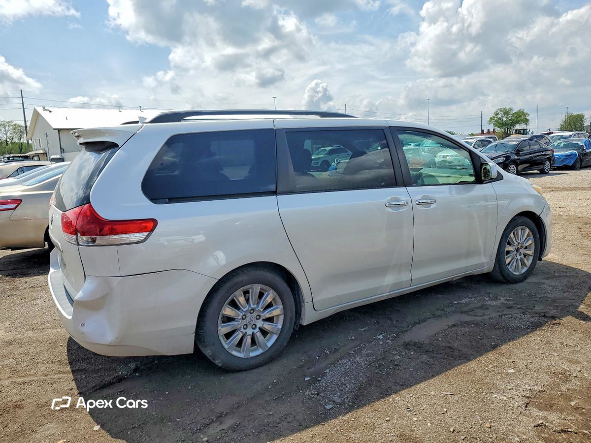 Toyota Sienna 2011
