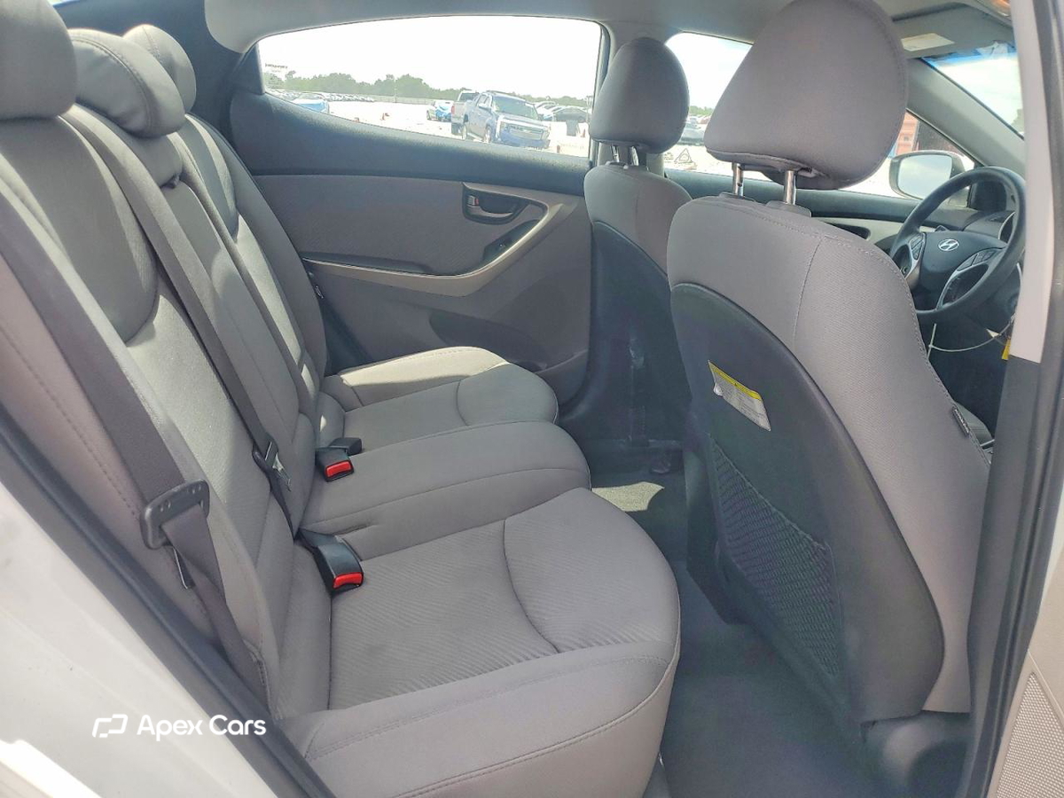 Hyundai Elantra 2013