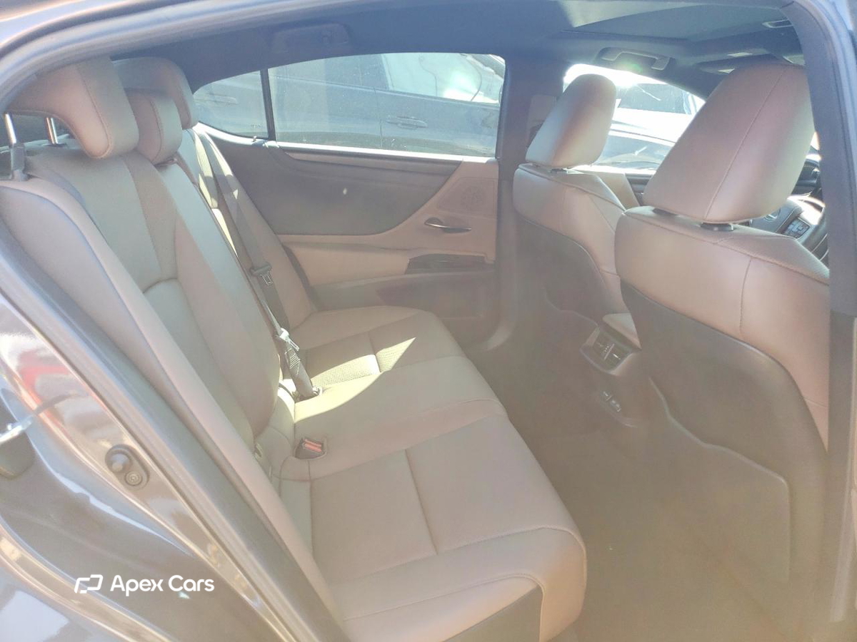 Lexus ES 2024
