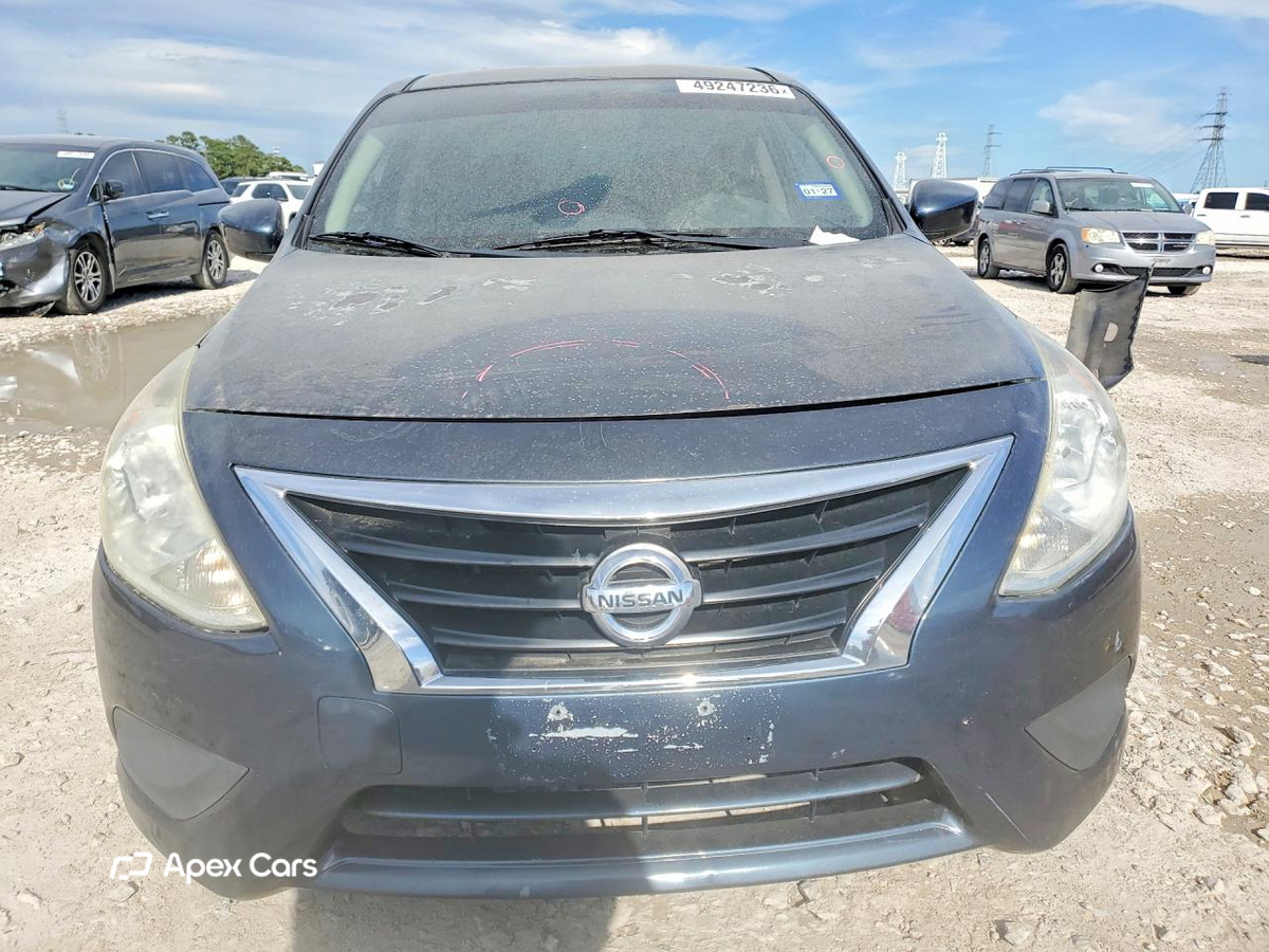 Nissan Versa 2015