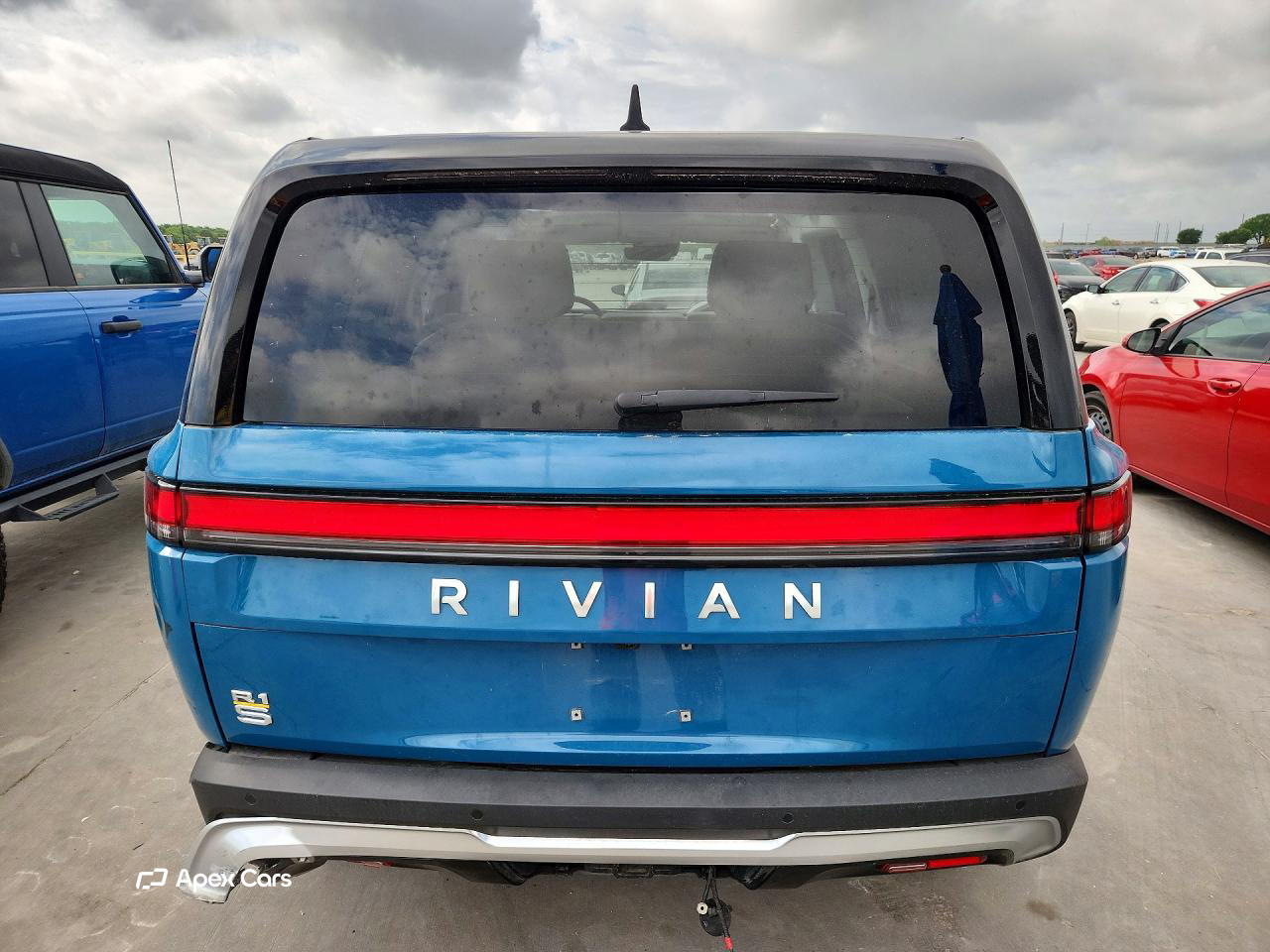 Rivian R1S 2023