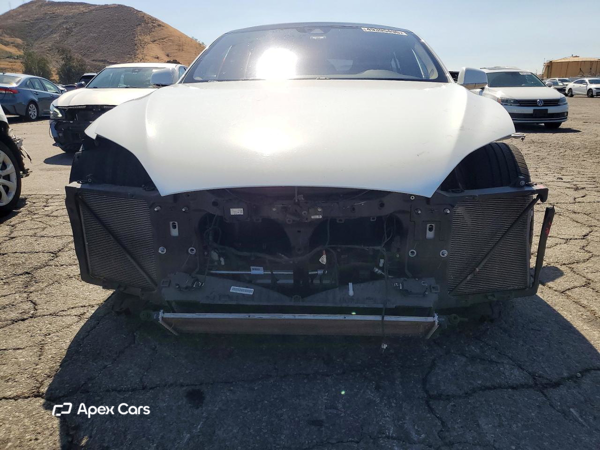 Tesla Model S 2015