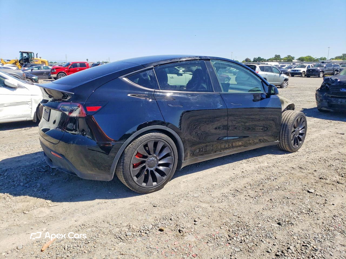 Tesla Model Y 2024