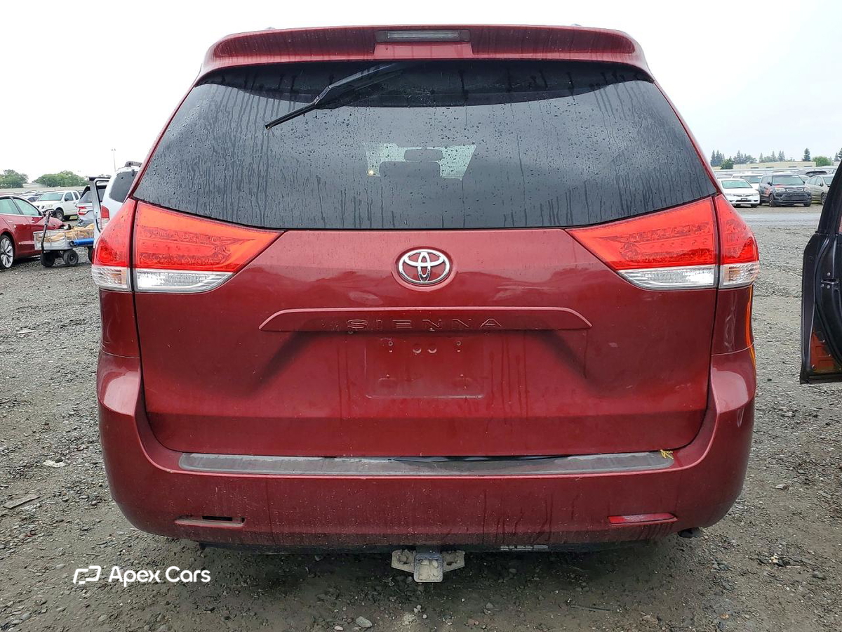 Toyota Sienna 2011