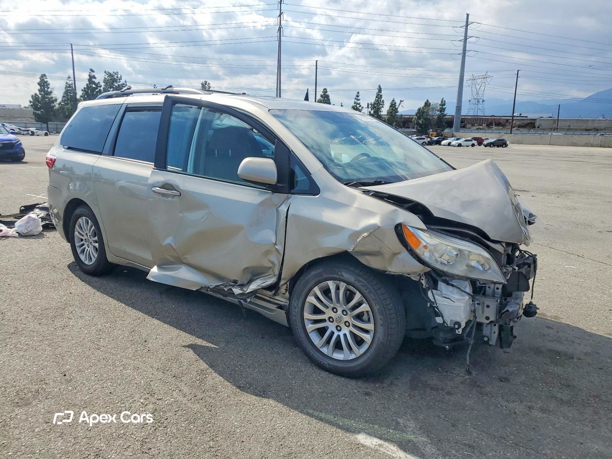 Toyota Sienna 2016