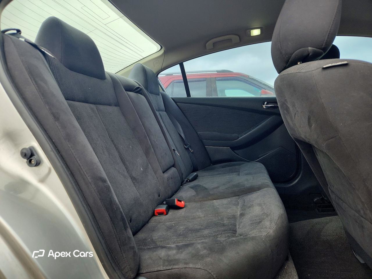 Nissan Altima 2012