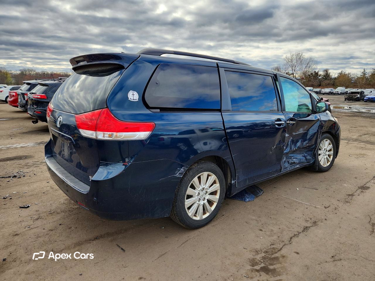 Toyota Sienna 2011