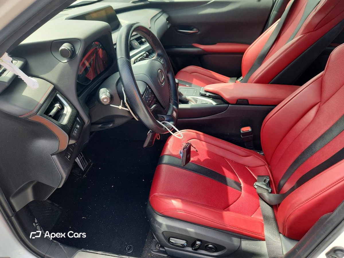 Lexus UX 2021