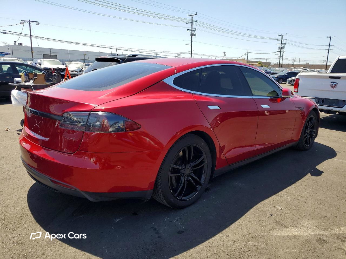Tesla Model S 2015