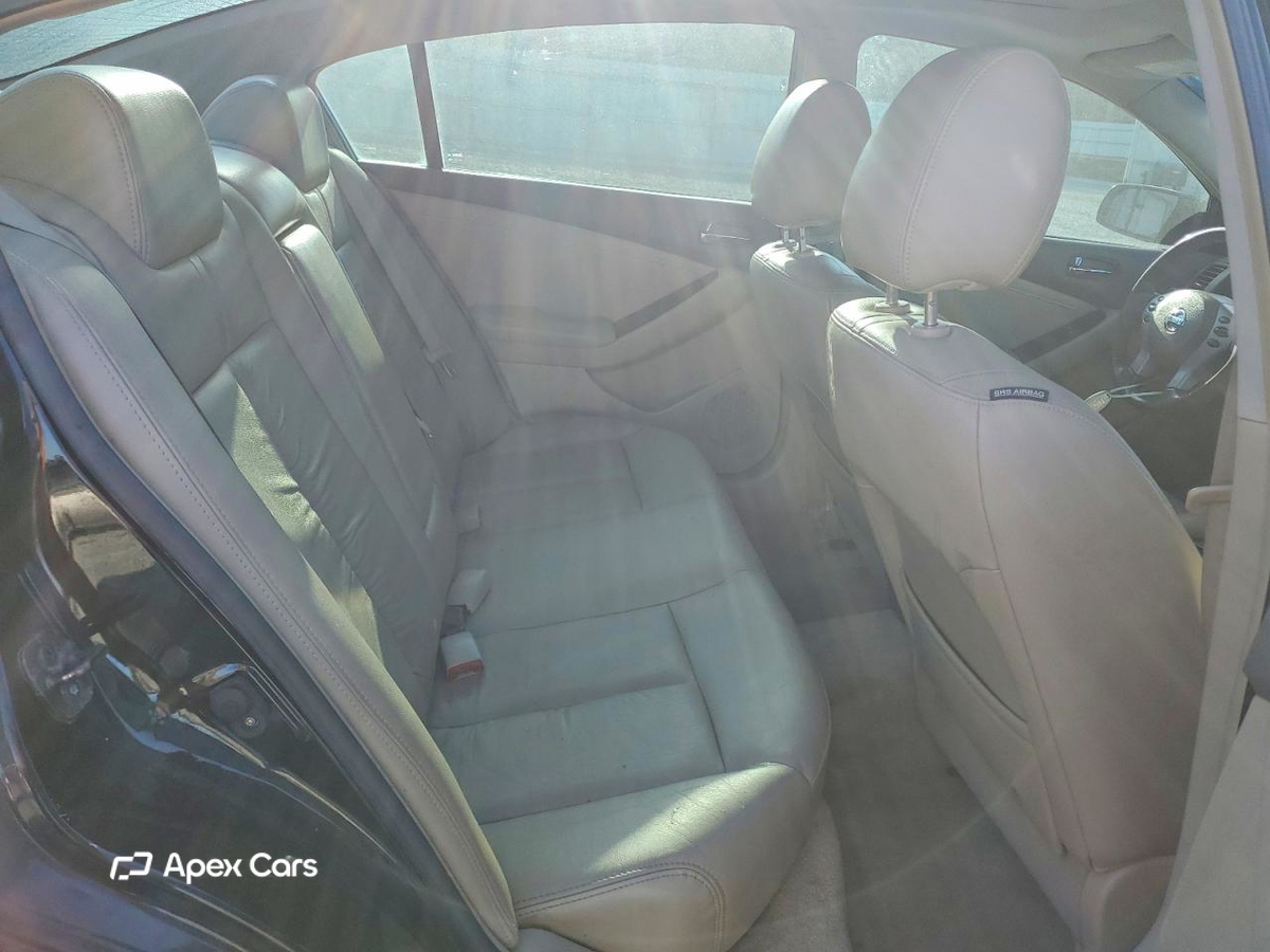 Nissan Altima 2010
