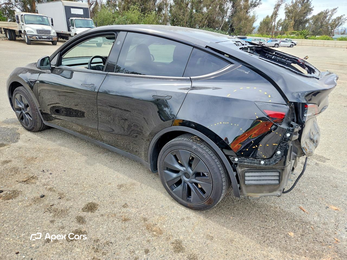 Tesla Model Y 2025