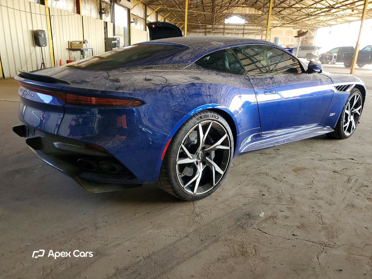 Aston Martin DBS 2019