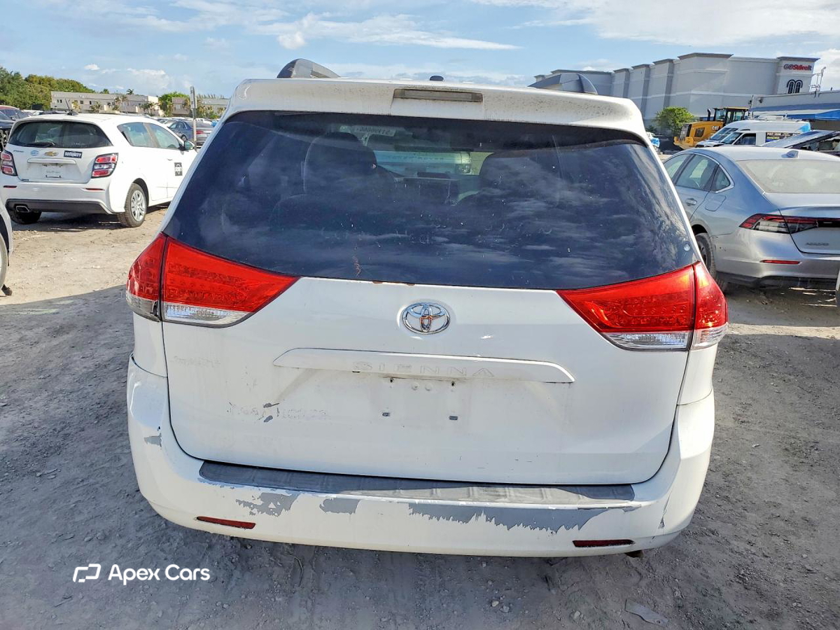 Toyota Sienna 2012