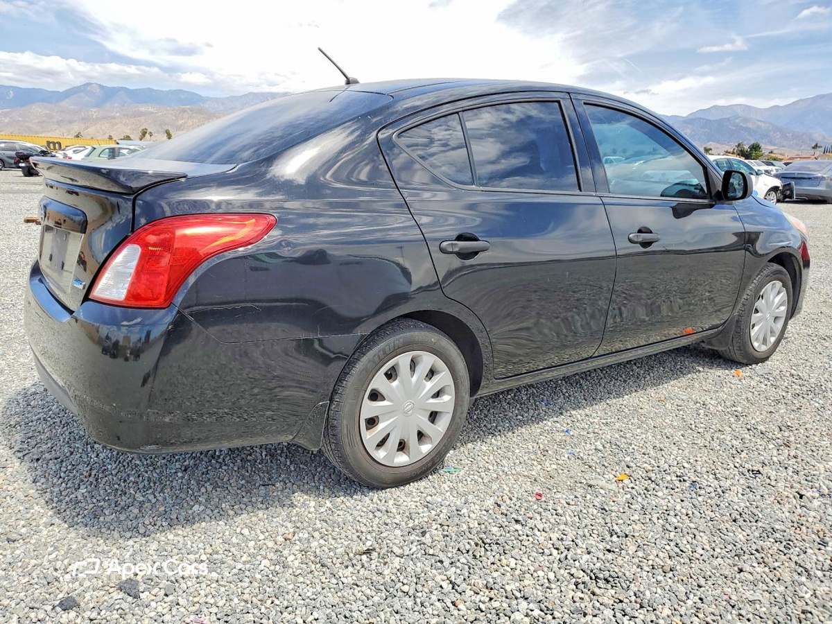 Nissan Versa 2015