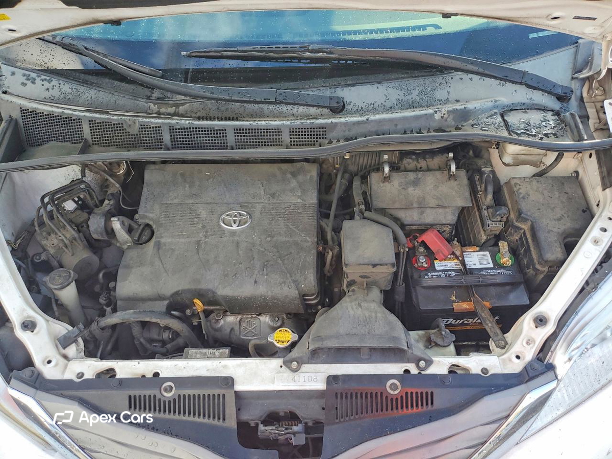Toyota Sienna 2011