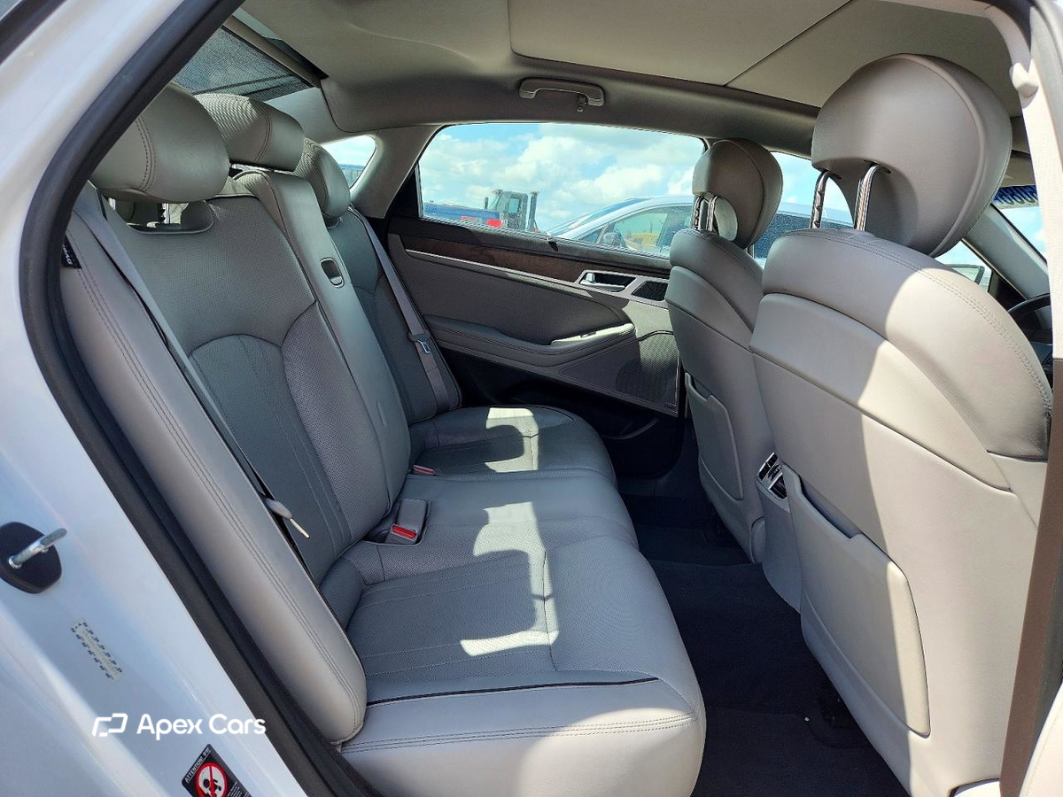 Hyundai Genesis 2015