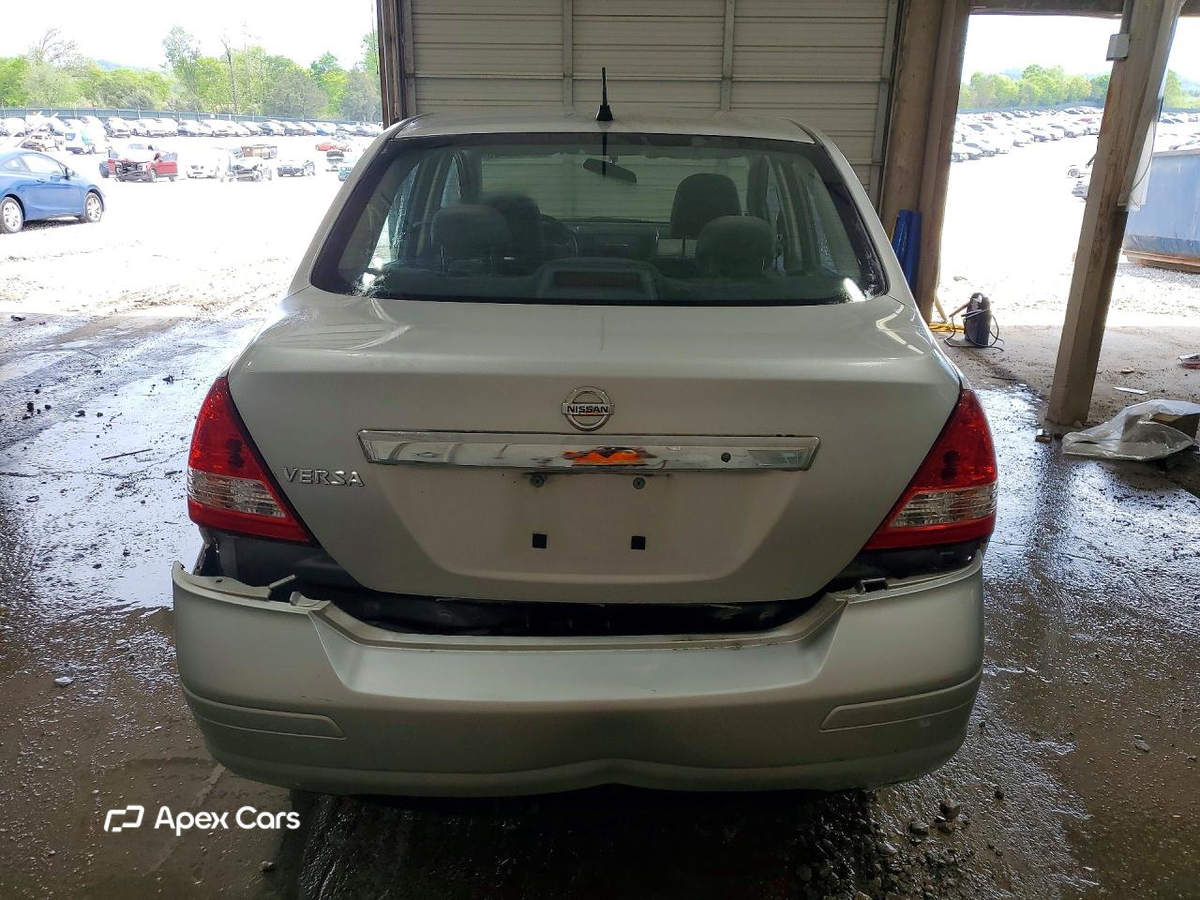 Nissan Versa 2011