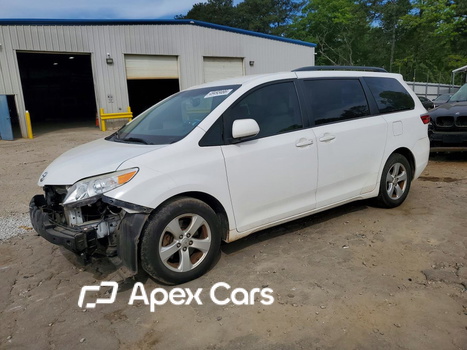 Toyota Sienna 2015 - Image 1 of 15