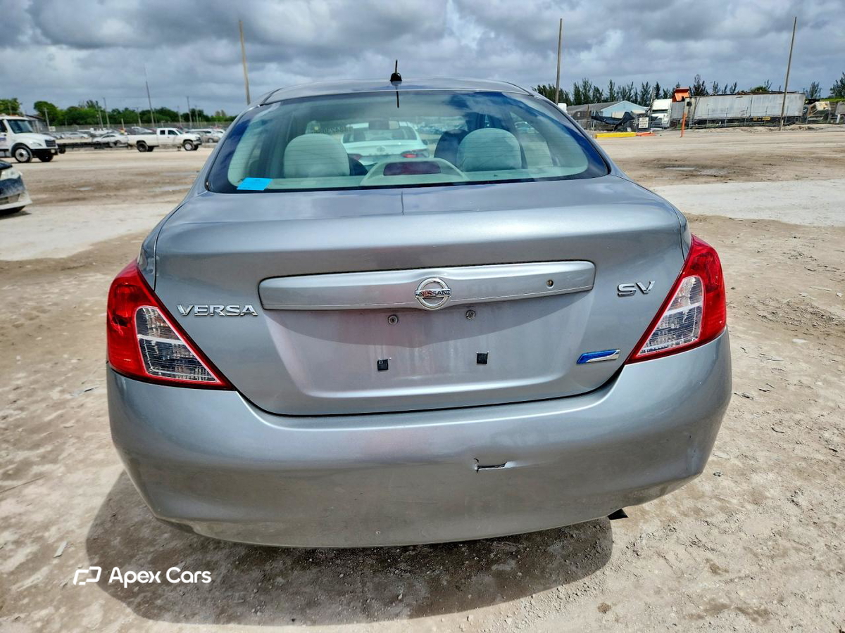 Nissan Versa 2012