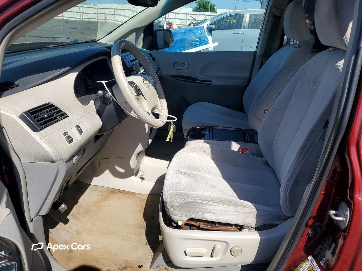Toyota Sienna 2011