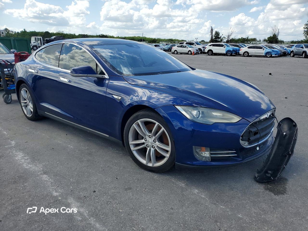 Tesla Model S 2015