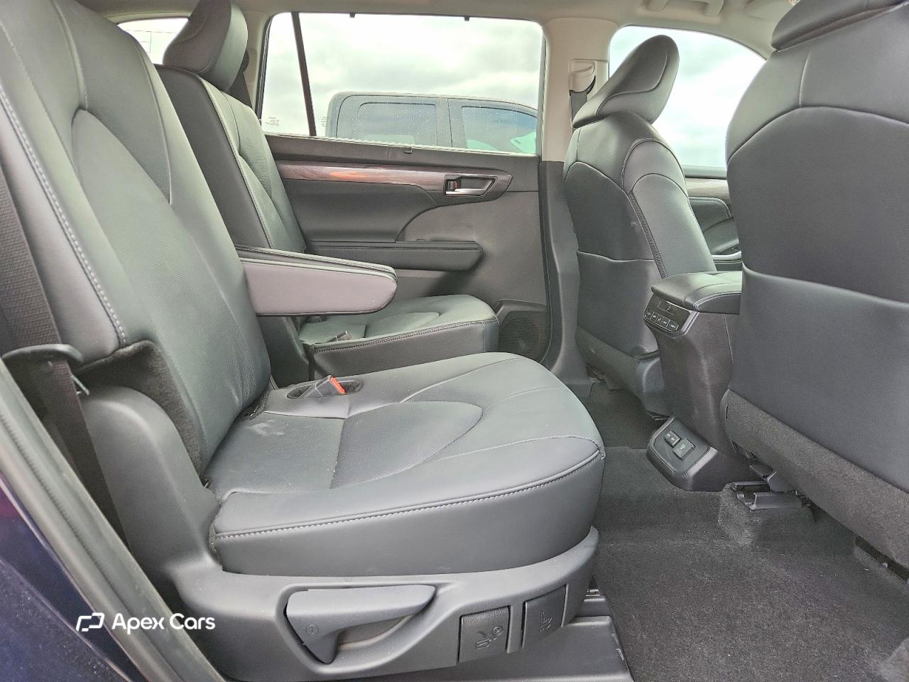 Toyota Highlander 2025