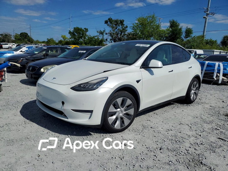Tesla Model Y 2021 - Image 1 of 13