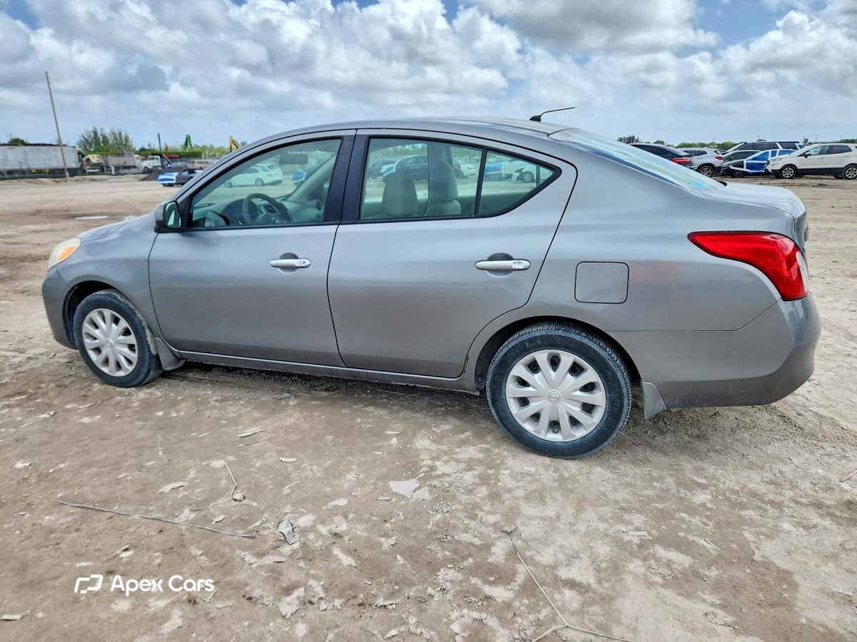 Nissan Versa 2012
