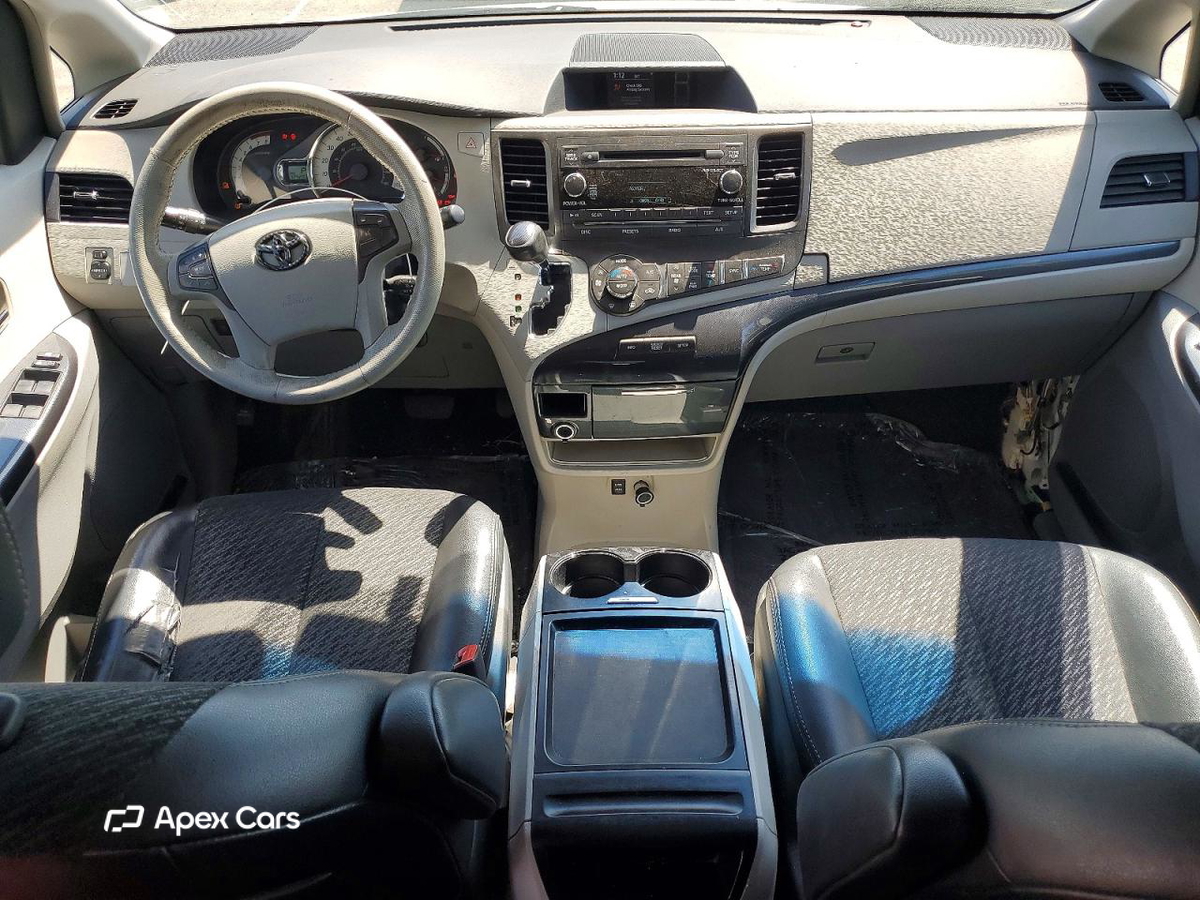 Toyota Sienna 2011