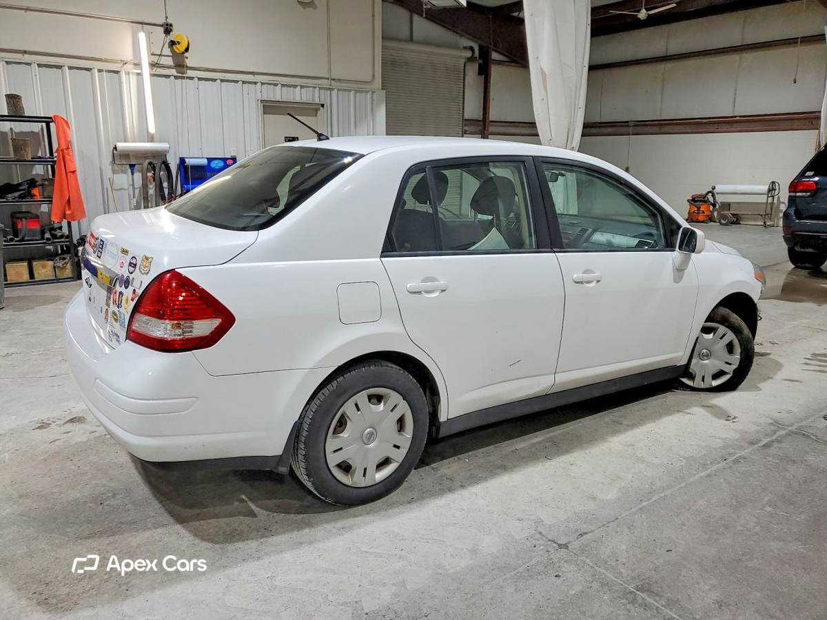 Nissan Versa 2011