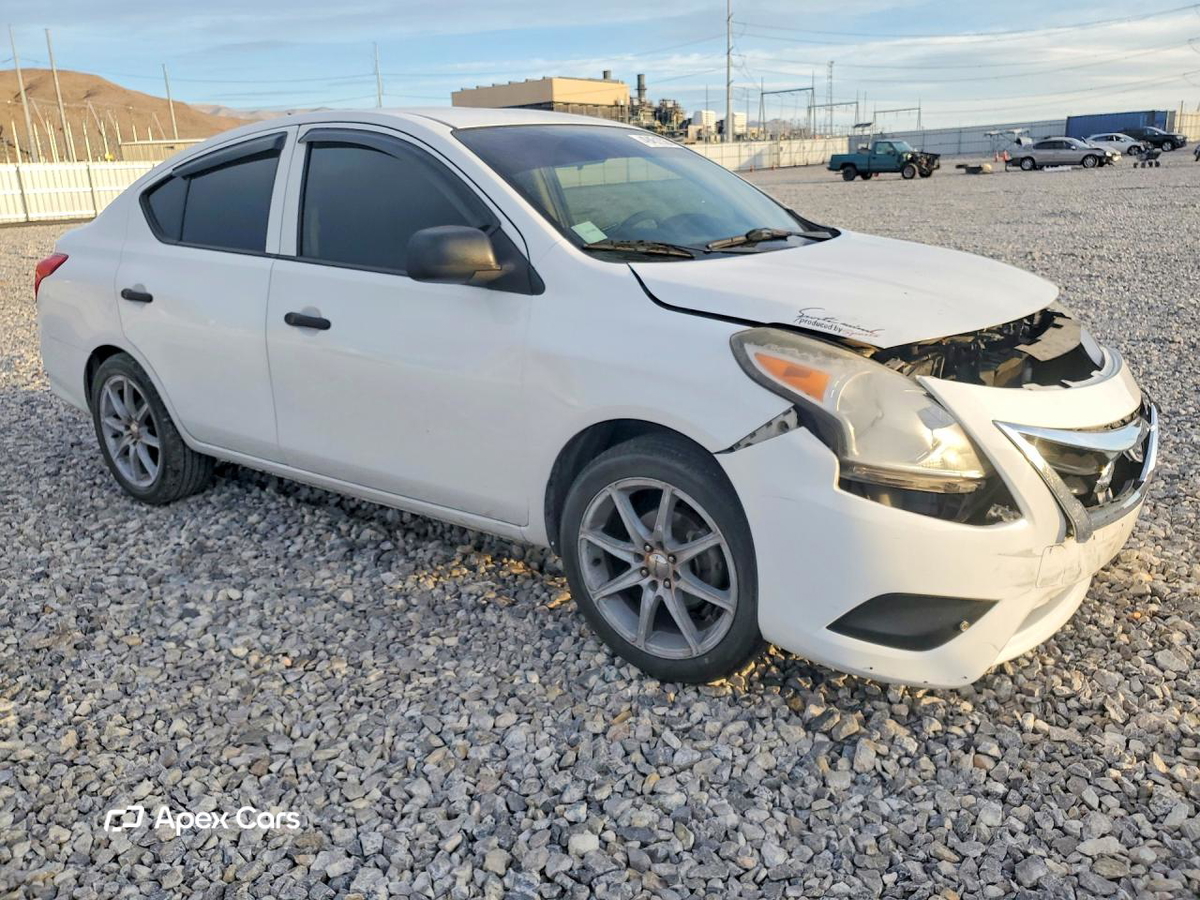 Nissan Versa 2015
