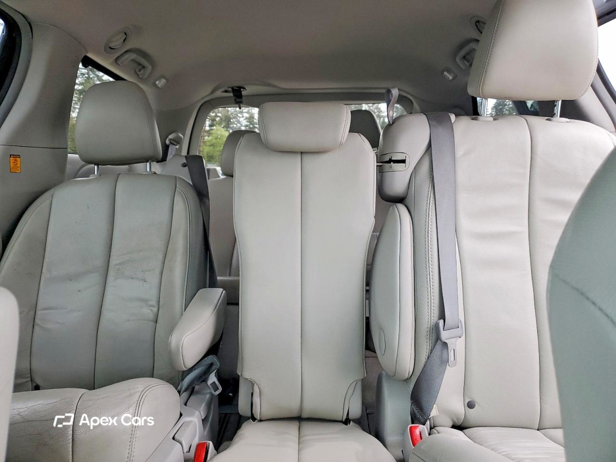 Toyota Sienna 2013