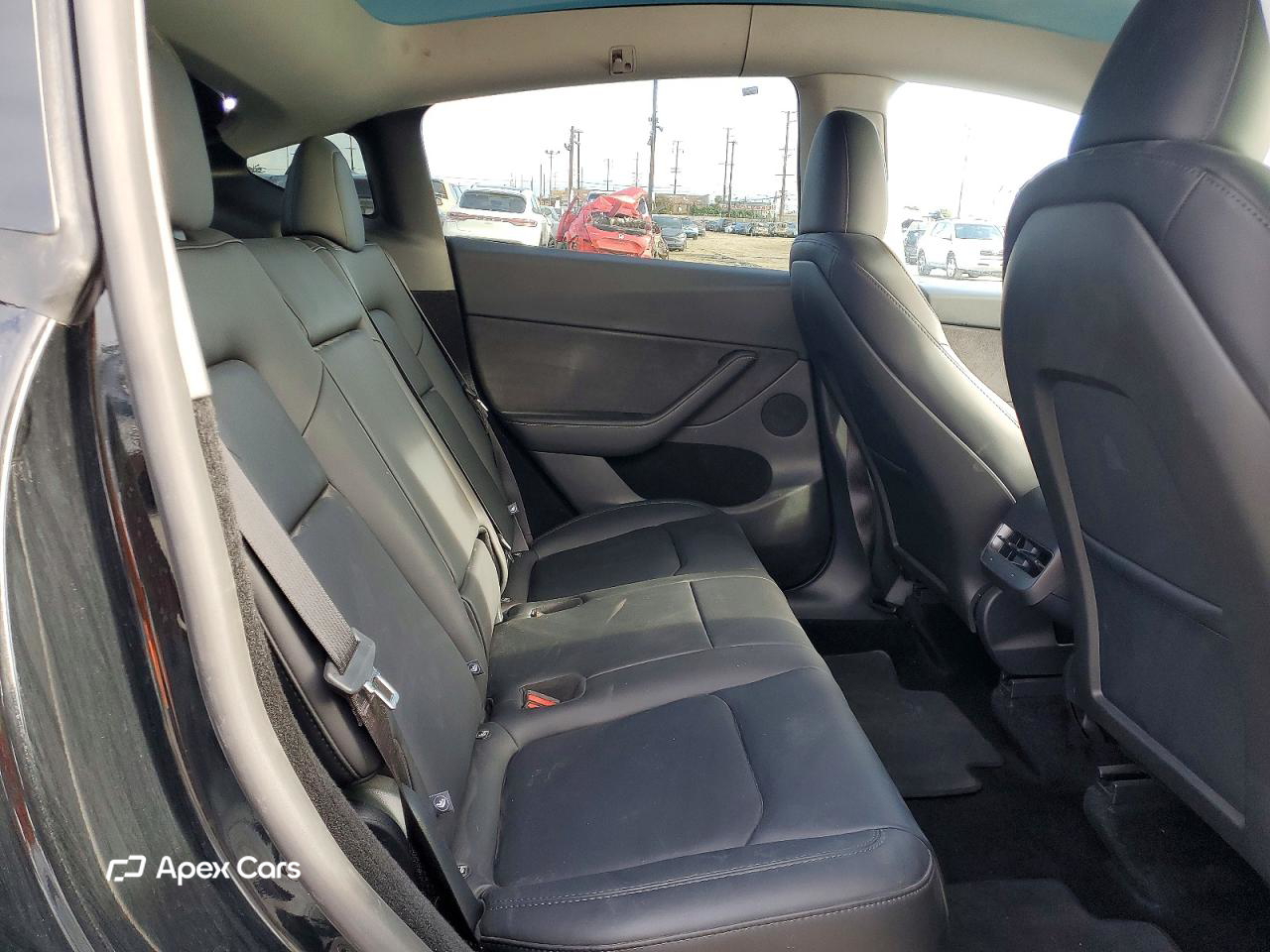 Tesla Model Y 2025