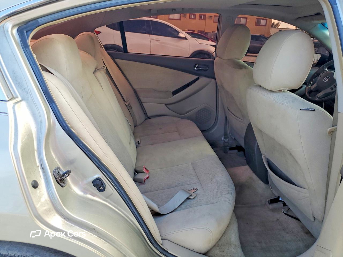 Nissan Altima 2010