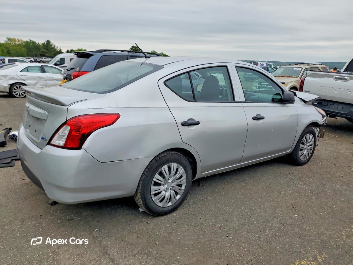 Nissan Versa 2015