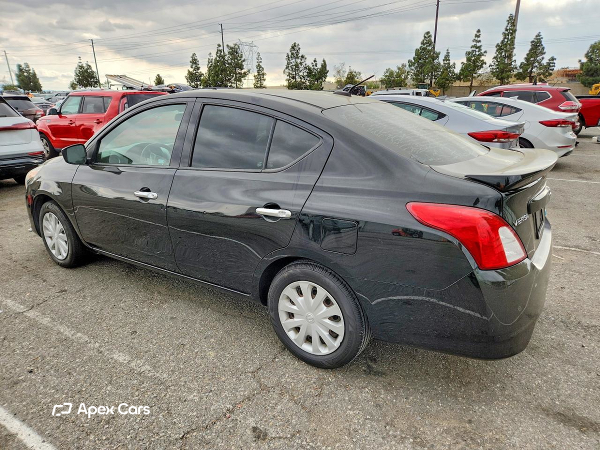 Nissan Versa 2015