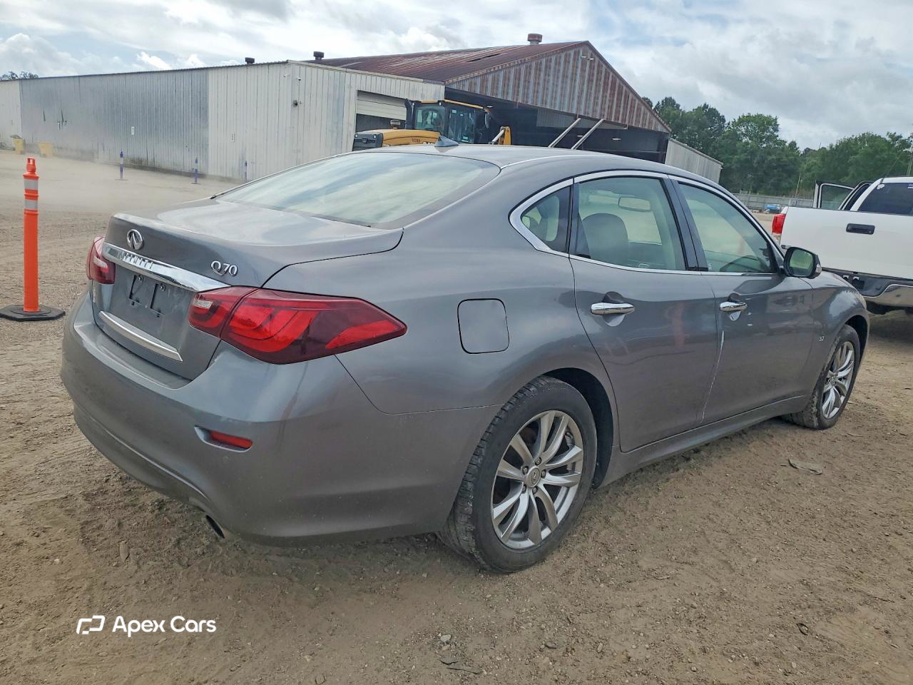 Infiniti Q70 2015