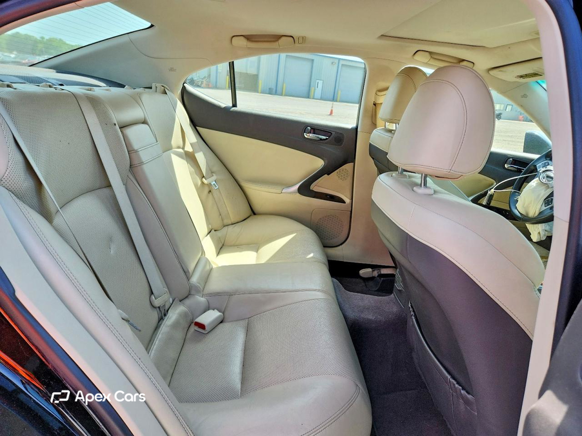 Lexus IS 2012