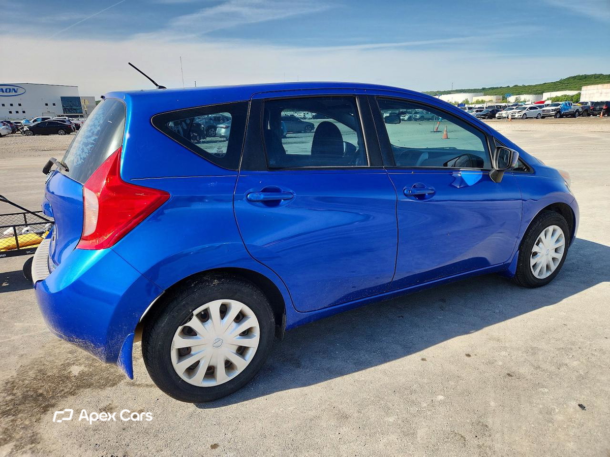 Nissan Versa 2015