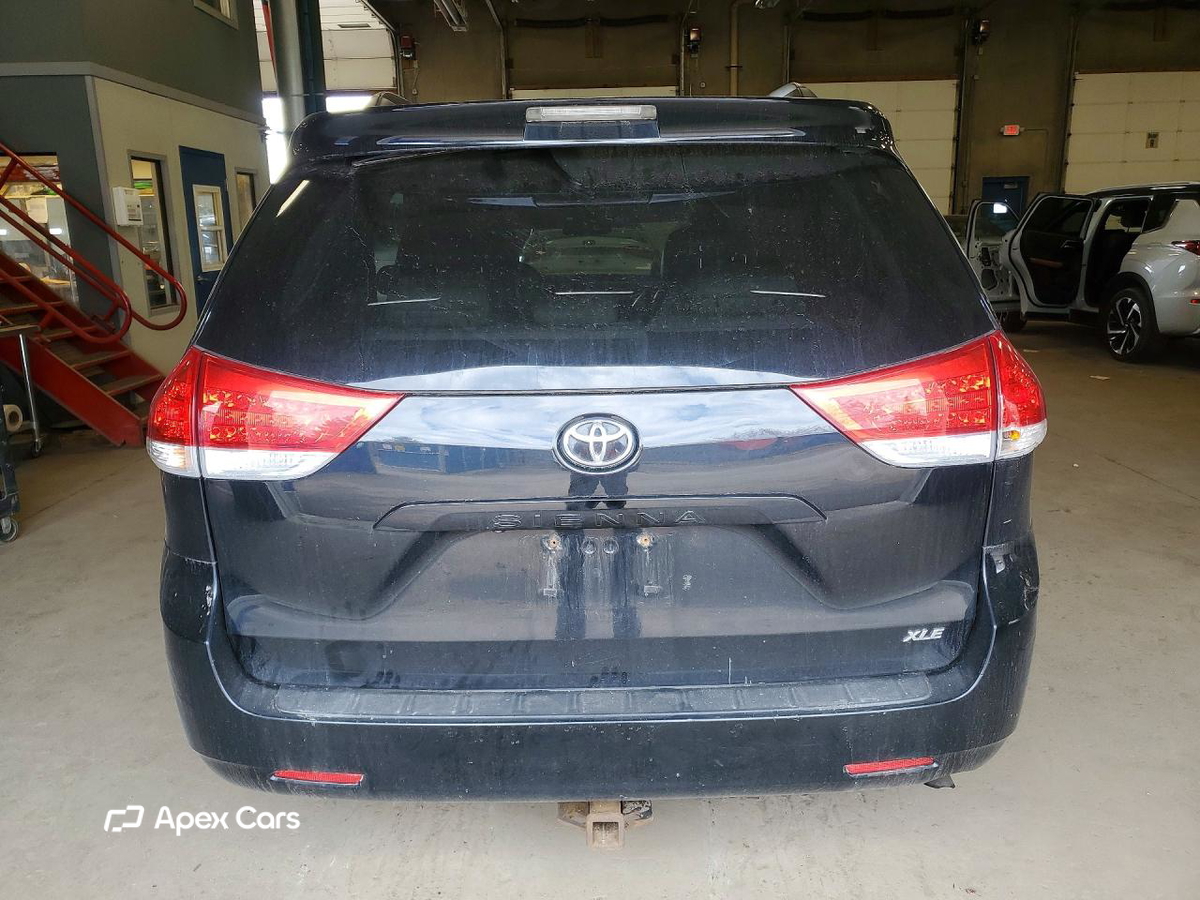 Toyota Sienna 2011